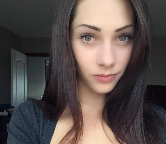 Who´s That Girl: Avari Rain ...