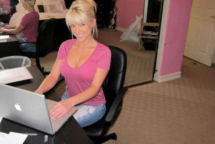 Who´s That Girl: Tia McKenzie aka London Reagan aka Reagan Wayne