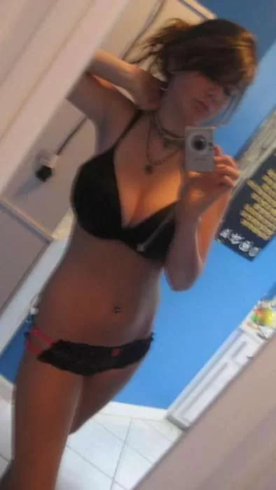 XoDumbBrunette0x aka Busty Led Zeppelin Girl